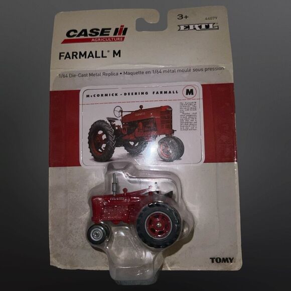 NIP Ertl IH Farmall M Narrow Ertl John Deere 3020 Tractor 1/64 Die-cast B6 - Picture 2 of 5